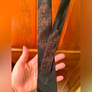 VTG MCM Skinny tie with gorgeous design. No stains or tears.